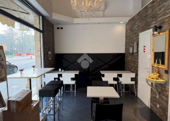 Negozio Negozio/ufficio Via San Donato, Bologna (zona San Donato) - foto 7