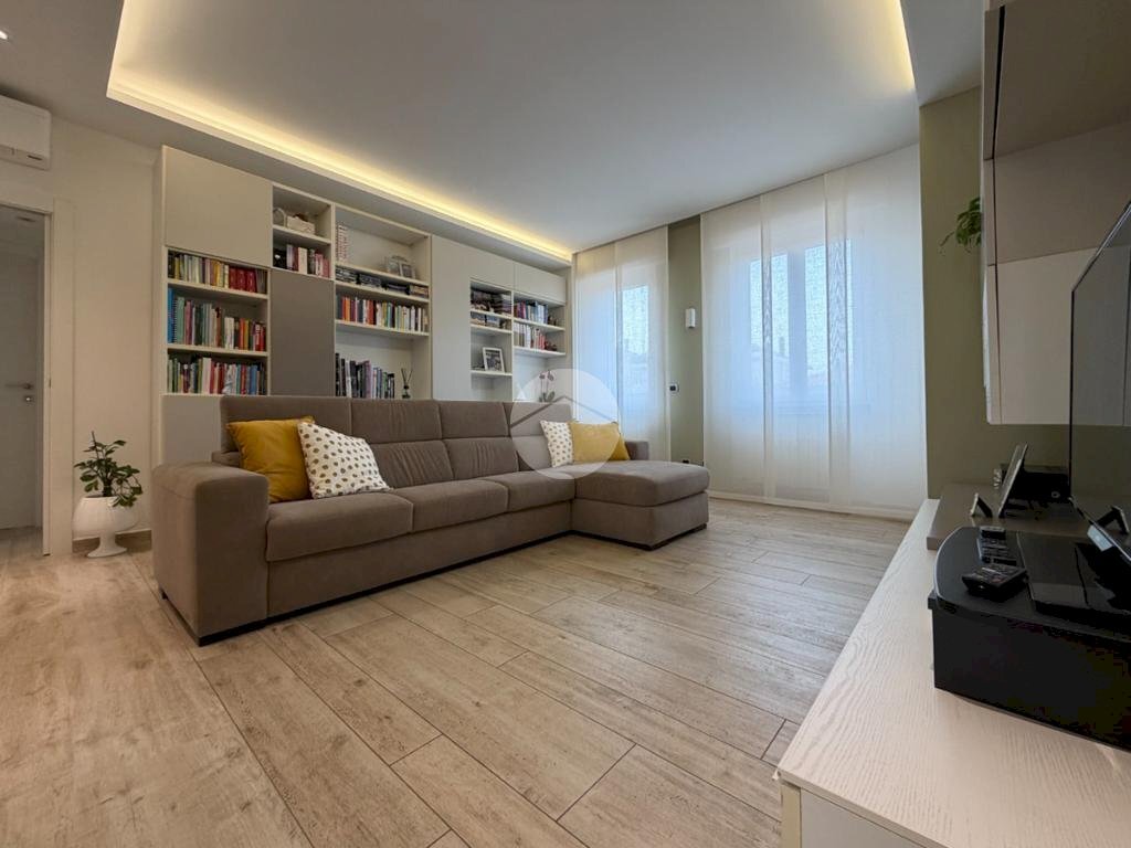 Three-room apartment Via Michelangelo Buonarroti, Bussero - photo 1