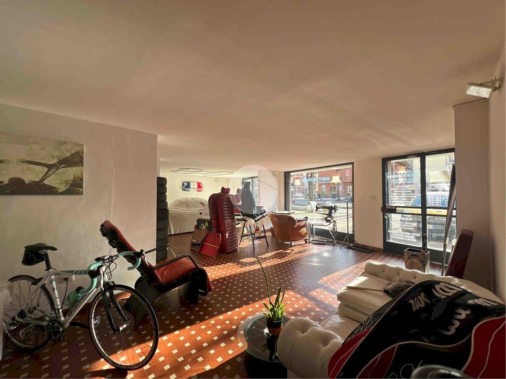 Shop Viale Regina elena, Fossano - photo 2