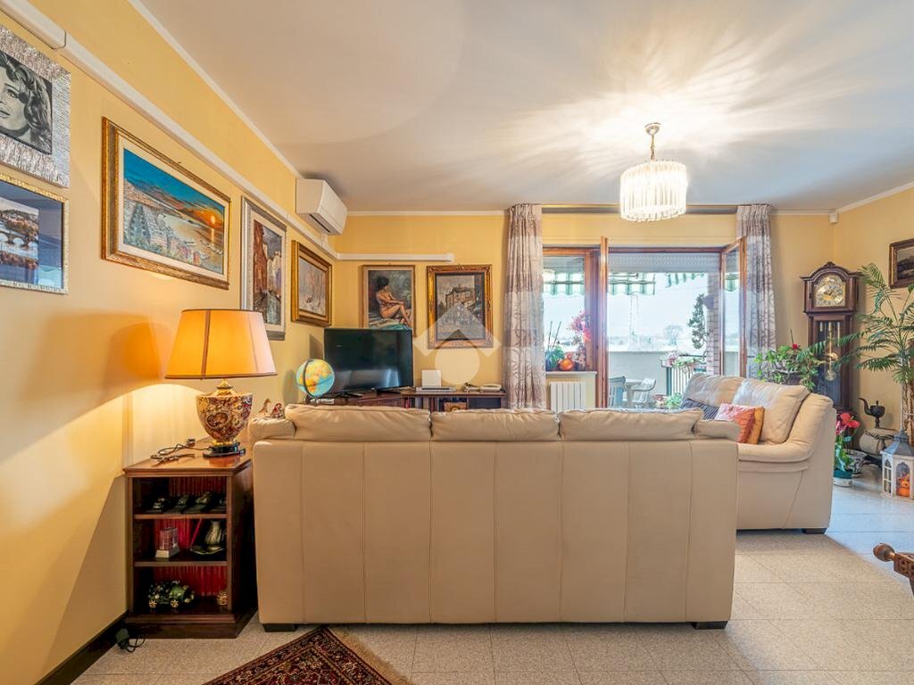 Four-room apartment Via bazzanini, Venaria Reale - photo 2