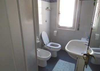 Trilocale Genova (zona Staglieno) - foto 9