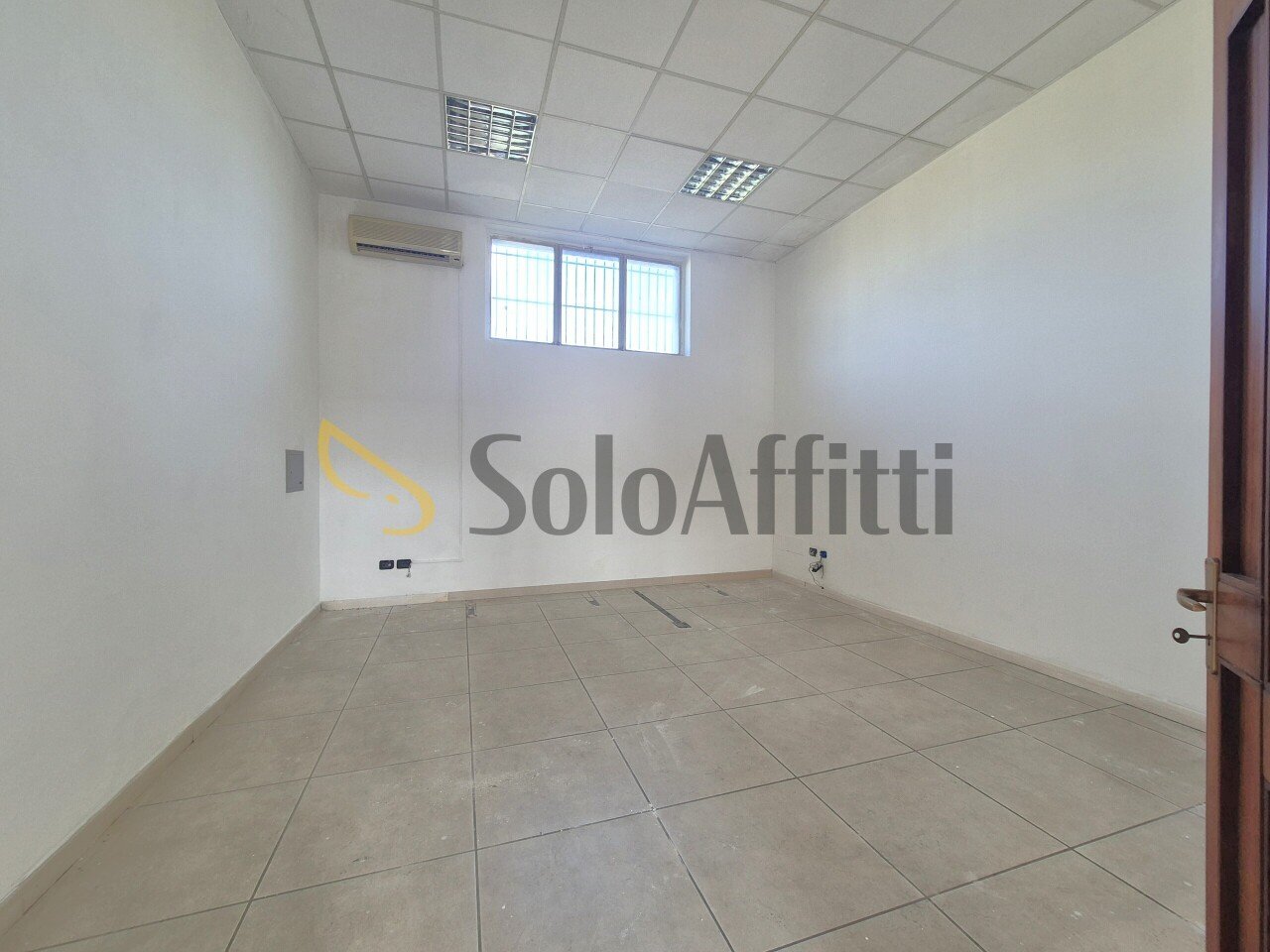 20251212_112857.jpg - Locale Commerciale Viale Emilia 72, Catanzaro - foto 3