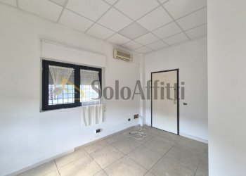 20251212_112954.jpg - Locale Commerciale Viale Emilia 72, Catanzaro - foto 4