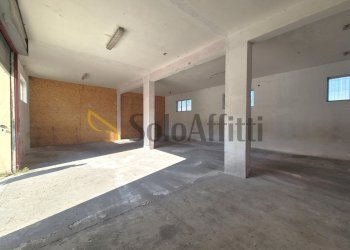 20251212_113107.jpg - Locale Commerciale Viale Emilia 72, Catanzaro - foto 8