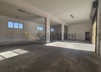 20251212_113145.jpg - Locale Commerciale Viale Emilia 72, Catanzaro - foto 9