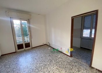 6.jpg - Trilocale Via Partigiani D'Italia 7, Fornovo di Taro - foto 9