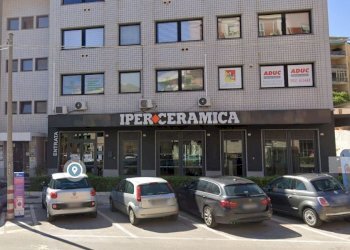 teracati iperceramica 1.JPG - Ufficio viale teracati 39, Siracusa - foto 1