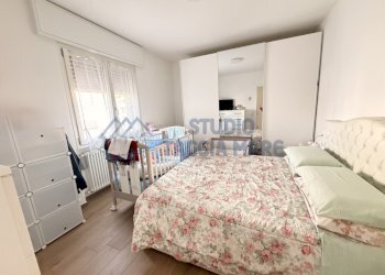 camera 2.jpg - Trilocale Via Garibaldi, Riva Ligure - foto 5