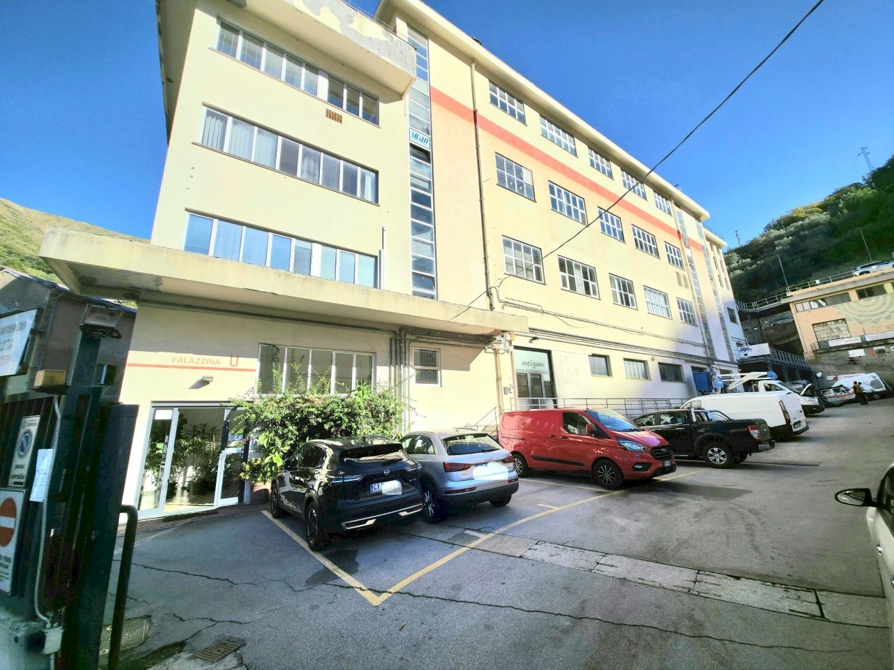 20251024_110349.jpg - Magazzino Via del Commercio 27, Genova (zona Nervi) - foto 1