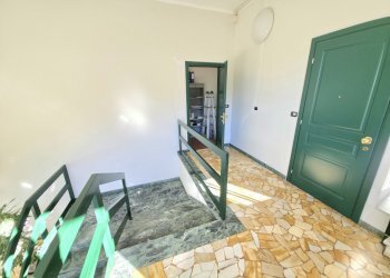 20251024_110316.jpg - Magazzino Via del Commercio 27, Genova (zona Nervi) - foto 4