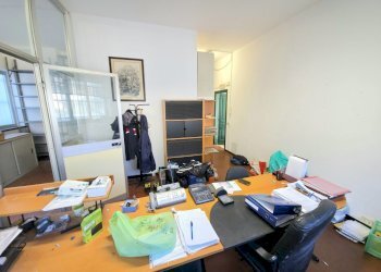 20251024_110754.jpg - Magazzino Via del Commercio 27, Genova (zona Nervi) - foto 7