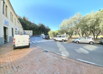 20251024_110356.jpg - Magazzino Via del Commercio 27, Genova (zona Nervi) - foto 21