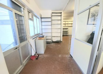 20251024_110700.jpg - Magazzino Via del Commercio 27, Genova (zona Nervi) - foto 10