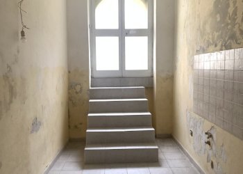 IMG_9930.jpg - Magazzino Camaiore - foto 1