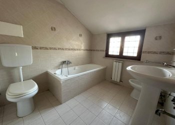 WhatsApp Image 2026-03-03 at 5.23.49 PM (8).jpeg - Villa Trifamiliare Via Svetonio 73, Guidonia Montecelio - foto 19