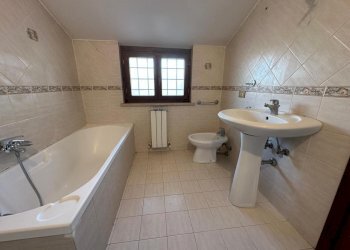 WhatsApp Image 2026-03-03 at 5.23.49 PM (10).jpeg - Villa Trifamiliare Via Svetonio 73, Guidonia Montecelio - foto 21