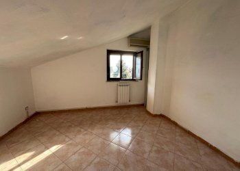 WhatsApp Image 2026-03-03 at 5.23.49 PM (15).jpeg - Villa Trifamiliare Via Svetonio 73, Guidonia Montecelio - foto 25