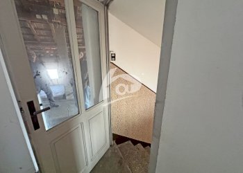 porta sottotetto - Casa indipendente Via Giuseppe Verdi 9, Sangiano - foto 13