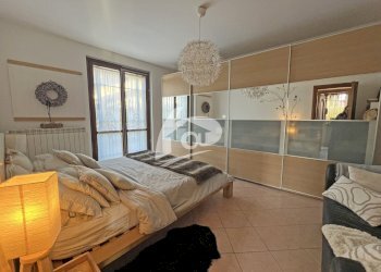 camera matrimoniale piano terra - Villa a Schiera Via Gatè 31, Leggiuno - foto 16