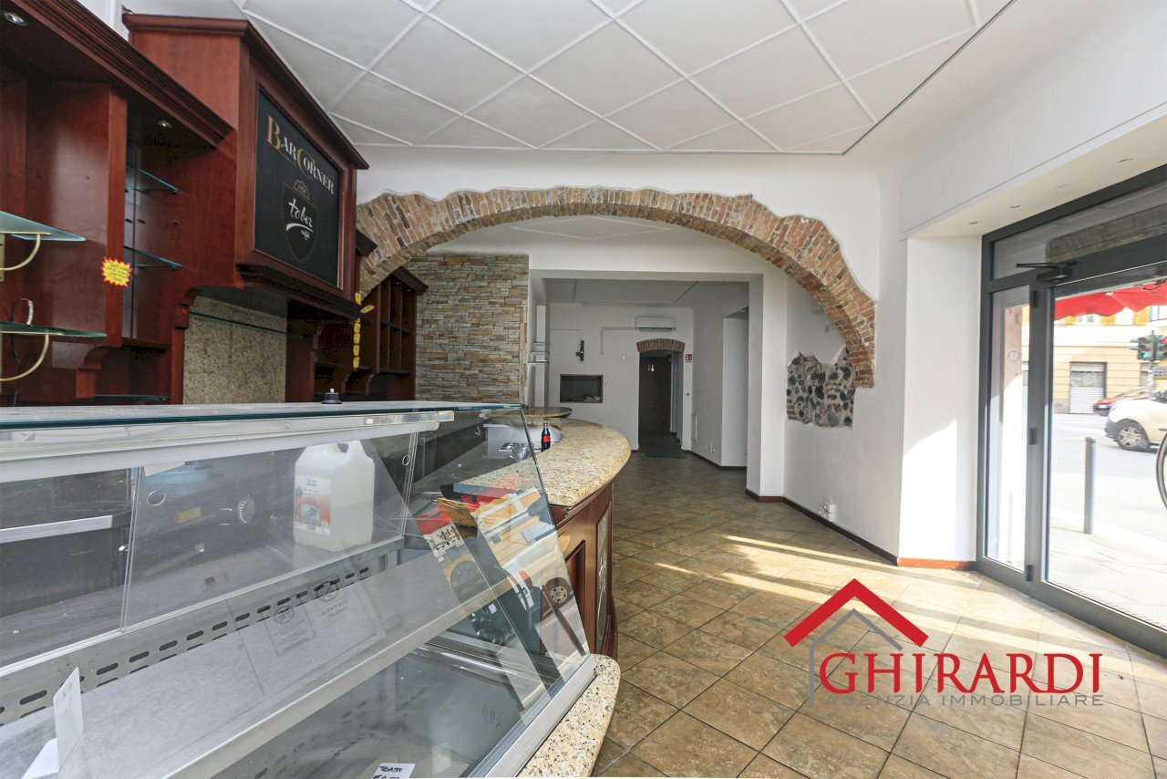 2.0 LOCALE1.jpg - Locale Commerciale Piazza Francesco Baracca 34r, Genova (zona Sestri Ponente) - foto 2