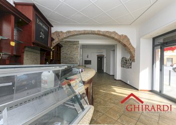 2.0 LOCALE1.jpg - Locale Commerciale Piazza Francesco Baracca 34r, Genova (zona Sestri Ponente) - foto 2