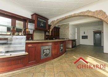 2.1 LOCALE1.jpg - Locale Commerciale Piazza Francesco Baracca 34r, Genova (zona Sestri Ponente) - foto 3