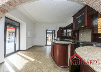 2.4 LOCALE1.jpg - Locale Commerciale Piazza Francesco Baracca 34r, Genova (zona Sestri Ponente) - foto 6