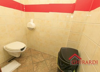 4.1 BAGNO.jpg - Locale Commerciale Piazza Francesco Baracca 34r, Genova (zona Sestri Ponente) - foto 16