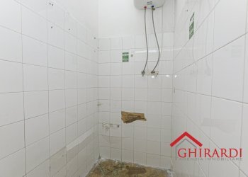 5.1 MAGAZZINO.jpg - Locale Commerciale Piazza Francesco Baracca 34r, Genova (zona Sestri Ponente) - foto 18