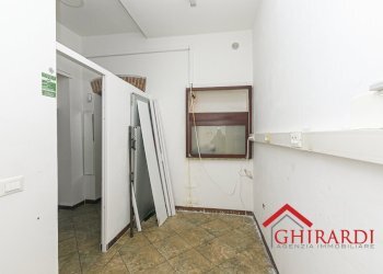 5.2 MAGAZZINO.jpg - Locale Commerciale Piazza Francesco Baracca 34r, Genova (zona Sestri Ponente) - foto 19