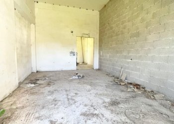 WhatsApp Image 2026-02-25 at 16.12.59 (1)_risultat - Magazzino Via Solano Li Belli 47, Lequile - foto 4