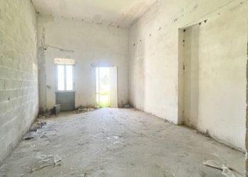 WhatsApp Image 2026-02-25 at 16.12.59_risultato.jp - Magazzino Via Solano Li Belli 47, Lequile - foto 5