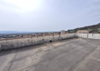 20260305_121047.jpg - Porzione di casa Via Canneto Morelli, Lamezia Terme - foto 12