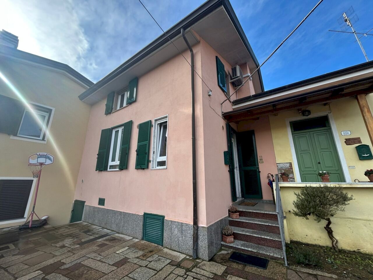 b6666ed5-b736-4830-99d0-799db0960aee.jpg - Townhouse Sarzana - photo 2