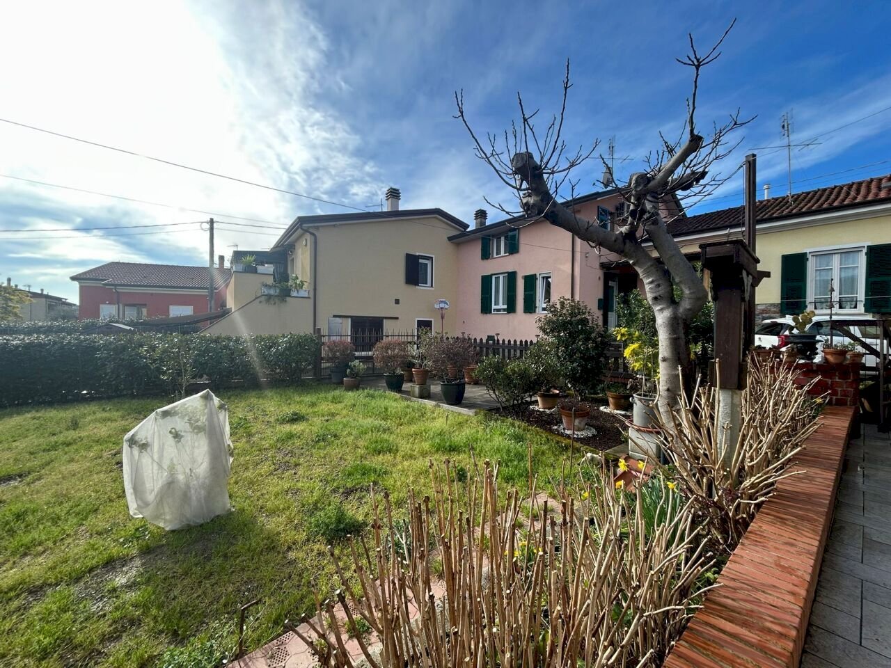 56707130-bccd-49ef-9531-057ae0170307.jpg - Townhouse Sarzana - photo 2