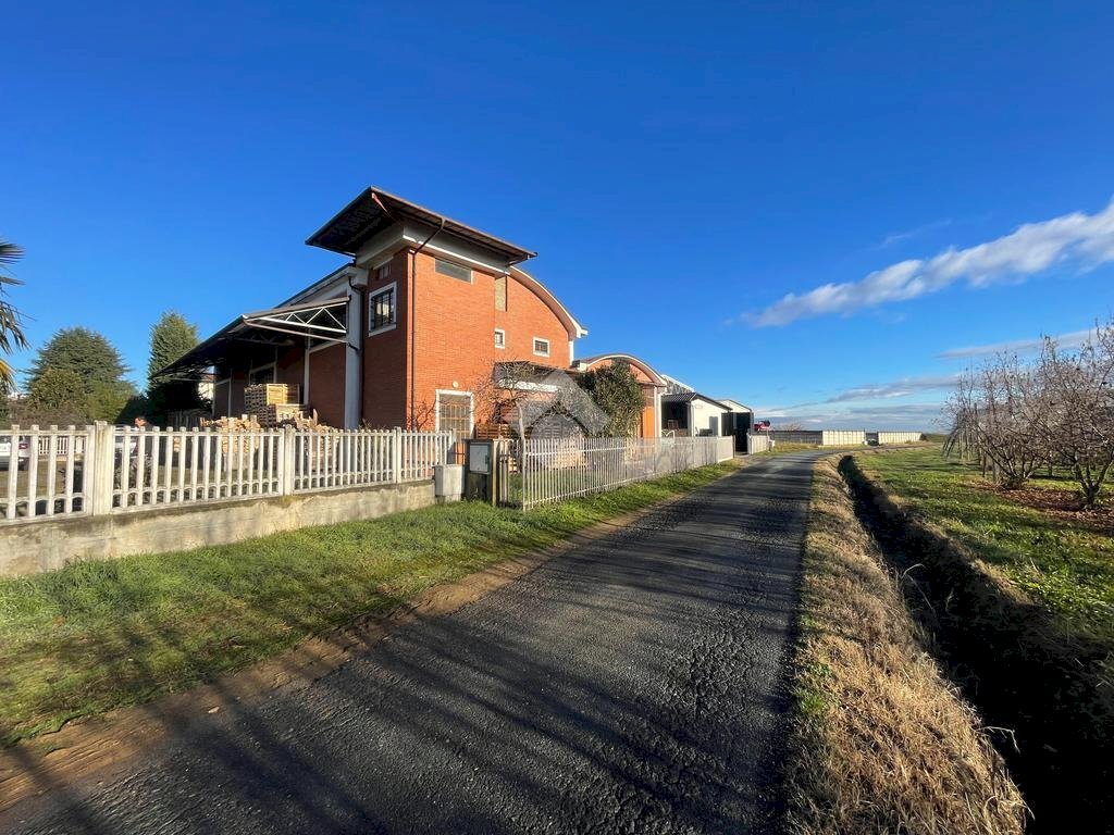 Capannone Capannone Via Marchierù, Cavour - foto 1