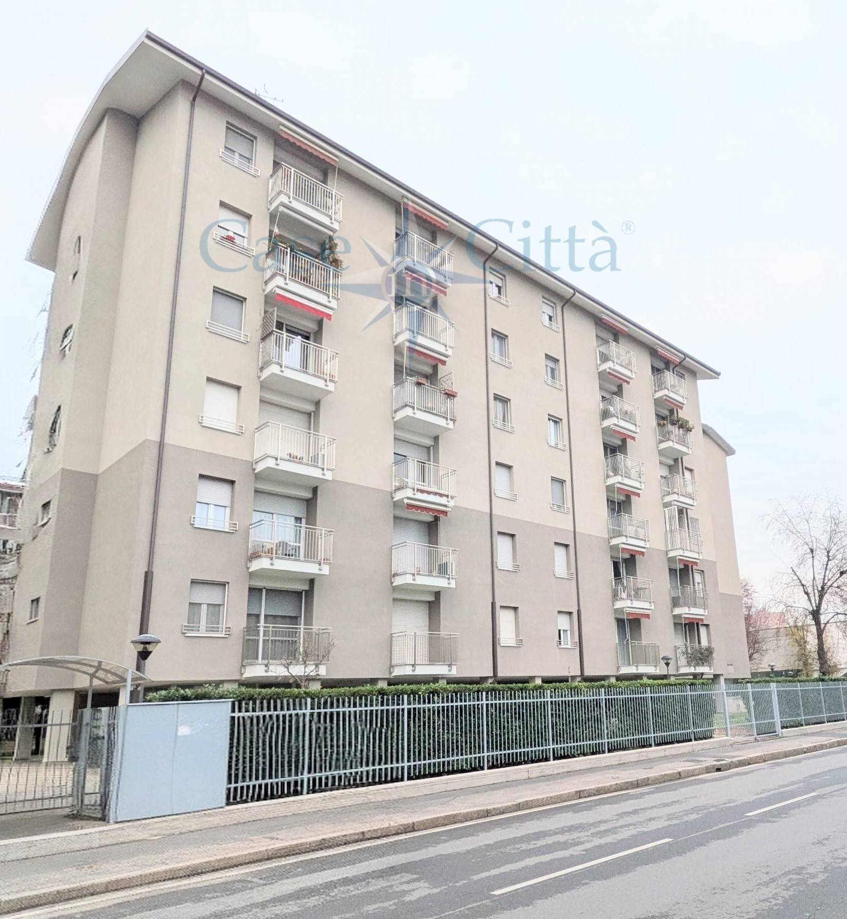 Trilocale Via Lampugnano, 156, Milano (zona Trenno) - foto 1