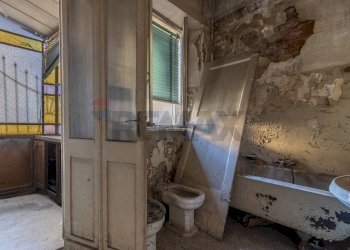 Portion of a house Piazza Giovanni Battista Cossato, 7 
 Centro, Biella - photo 8