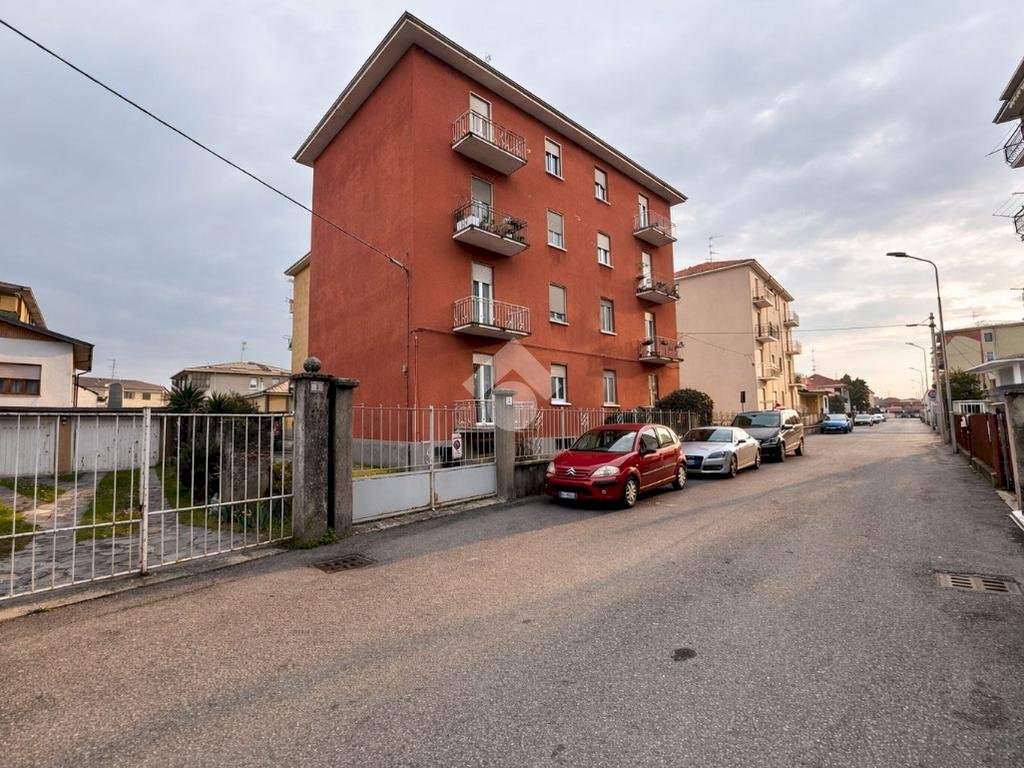 Three-room apartment Via Q. Ballara, Cameri - photo 1