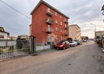 Three-room apartment Via Q. Ballara, Cameri - photo 1