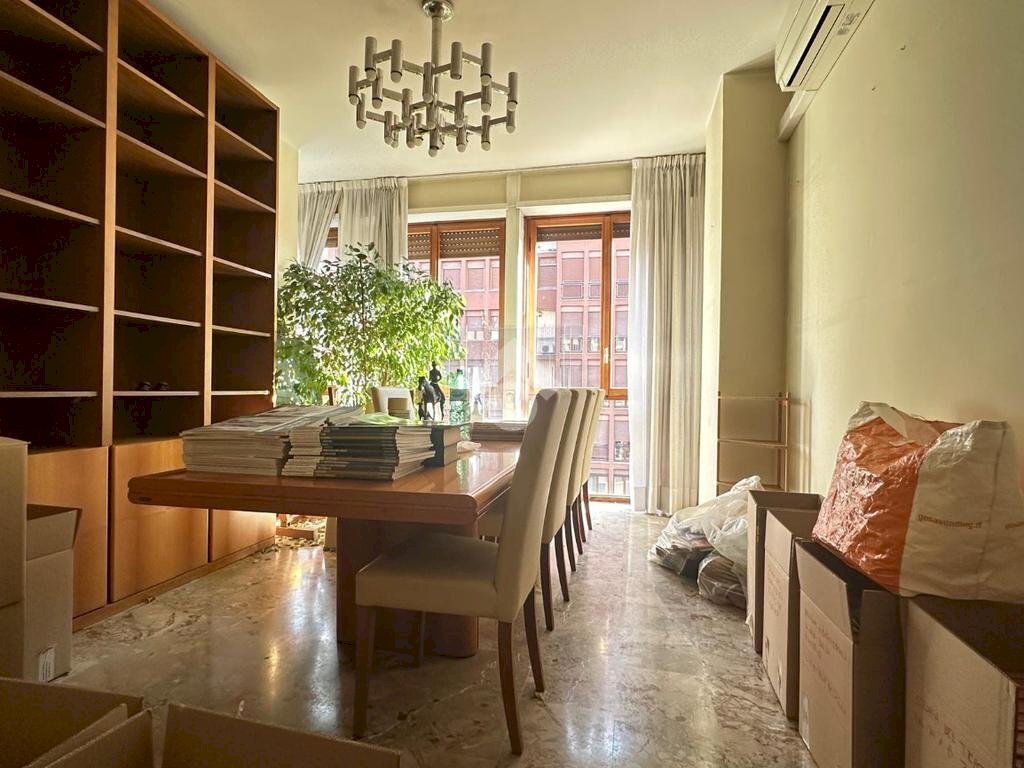 Four-room apartment Via giuseppe frua, Milano (neighborhood Washington) - photo 1