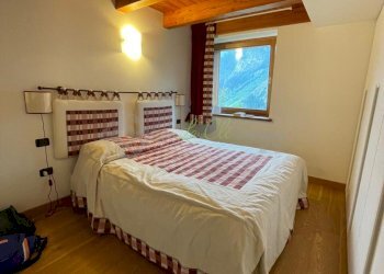 AFFITTO VERRAND - CAMERA MATRIMONIALE CON LETTINO - Bilocale Route de Verrand, Prè-Saint-Didier - foto 6