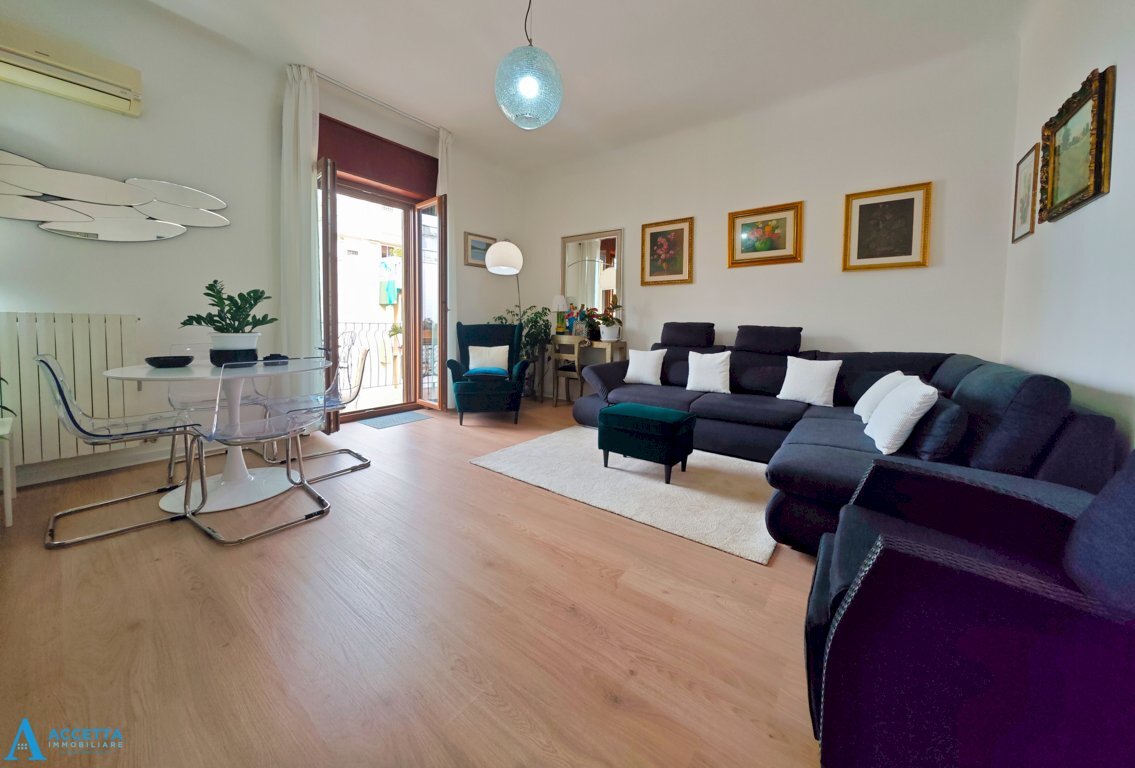 soggiorno - Trilocale Via Angelo Berardi 83, Taranto - foto 2