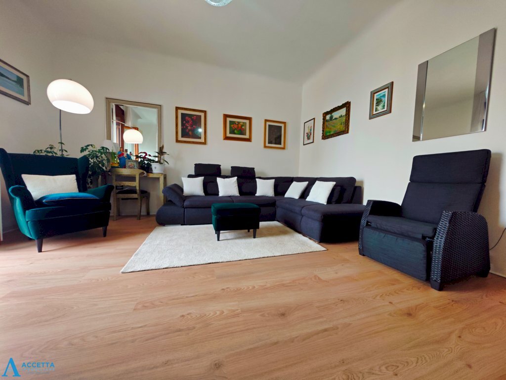 soggiorno - Trilocale Via Angelo Berardi 83, Taranto - foto 3