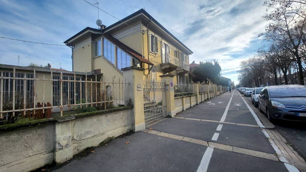 Two-room apartment Torino (neighborhood Mirafiori Nord) - photo 1