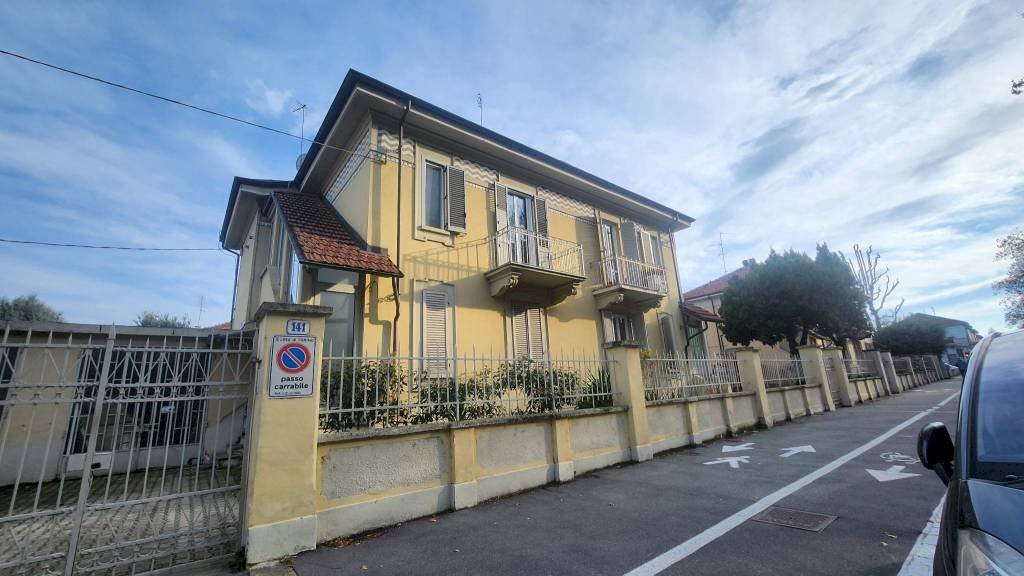 Two-room apartment Torino (neighborhood Mirafiori Nord) - photo 2