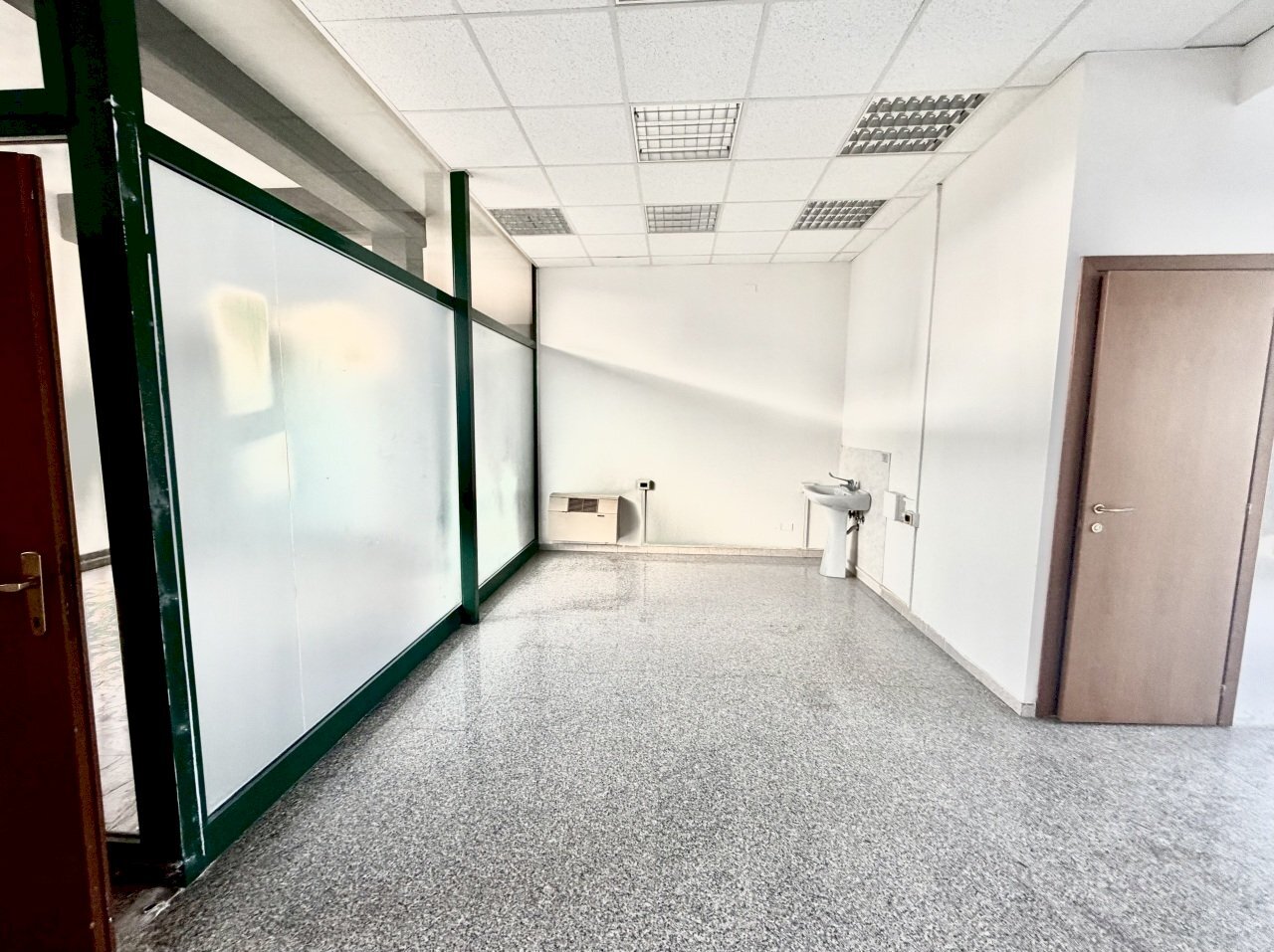 interno negozio - Locale Commerciale Via Aldo Moro 1, Castello d'Argile - foto 3