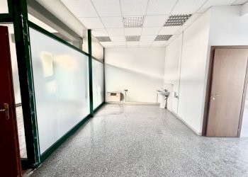 interno negozio - Locale Commerciale Via Aldo Moro 1, Castello d'Argile - foto 3