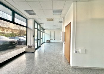 Interno negozio - Locale Commerciale Via Aldo Moro 1, Castello d'Argile - foto 5