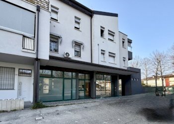 Facciata - Locale Commerciale Via Aldo Moro 1, Castello d'Argile - foto 12